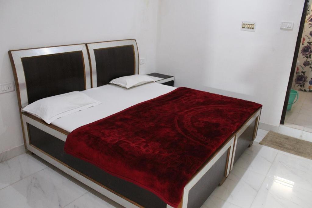 Couple Friendly Hotel - Sunset Orchha Exterior photo